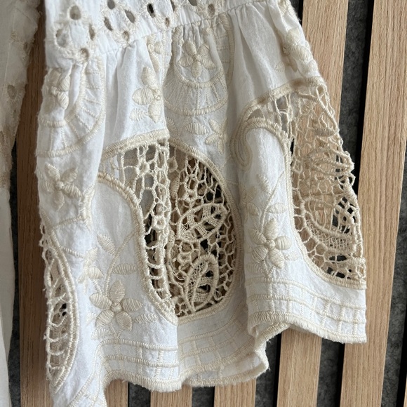 Antica Sartoria- Elegant Cream Eyelet and Lace Top tassel tie closure - Small - Picture 6 of 9